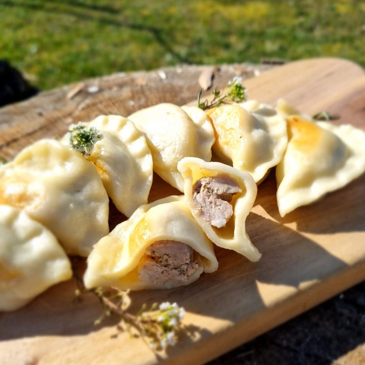 pierogi-z-białą-kiełbasą.jpg